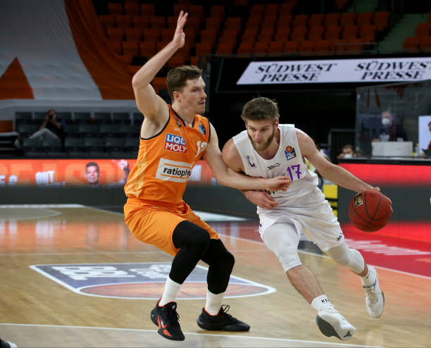 攻队友破门 攻队友破门